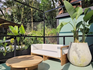 Property grounds - w* | Lovely 2BR w/Great View & Jacuzzi in Poblado (Medellín)