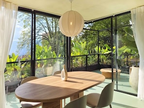 Outdoor dining - w* | Lovely 2BR w/Great View & Jacuzzi in Poblado (Medellín)