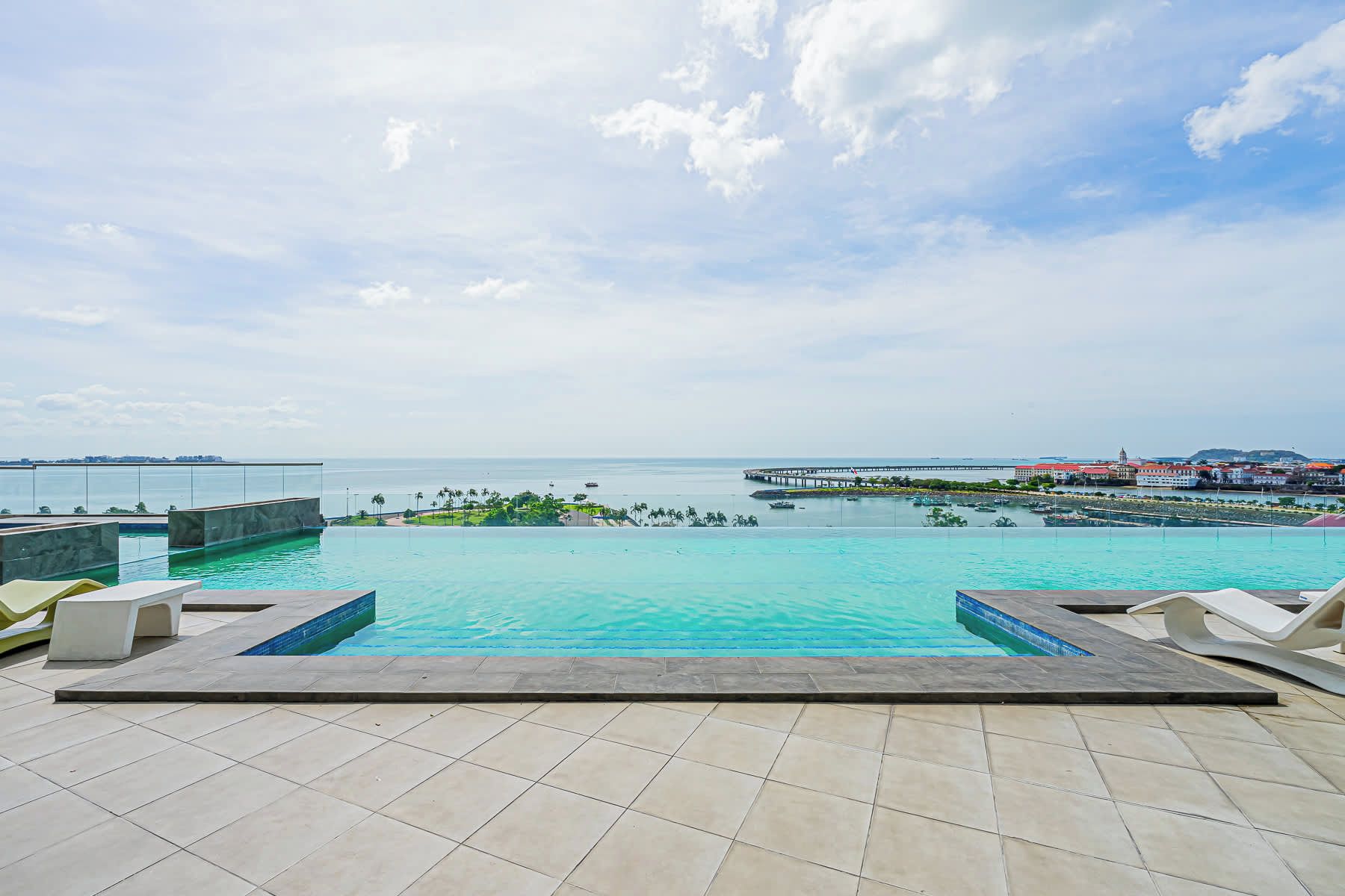Pool & Relax