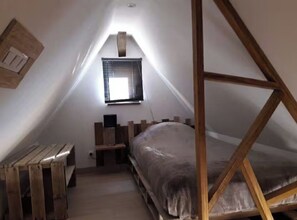 2 chambres, lit parapluie, draps fournis