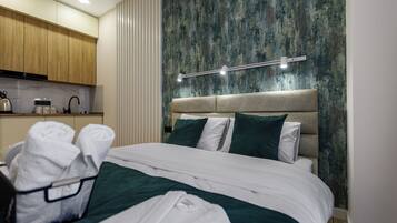 Strygejern/strygebræt, internetforbindelse, sengetøj