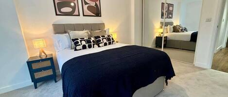 1 bedroom, desk, iron/ironing board, WiFi