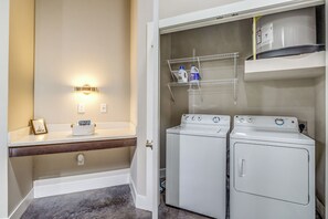 Interior - Blissful living near Airport-Downtown-Uptown and Medical district Dallas (Dallas)