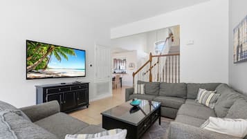 House (5 Bedrooms) | Interior