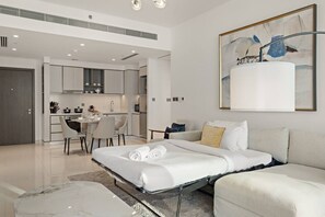 Living area - FIRST CLASS | 1BR | Scenic Atlantis & Sea Views (Dubai Harbour)