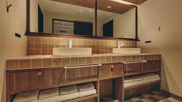 Deluxe Suite, Corner | Bathroom | Shower, designer toiletries, hair dryer, slippers