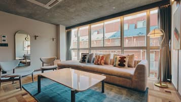 Suite superior, en esquina | Cortinas blackout, tabla de planchar con plancha y wifi gratis