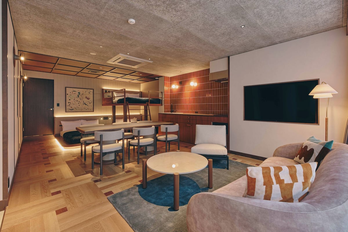 Cortinas blackout, tabla de planchar con plancha y wifi gratis