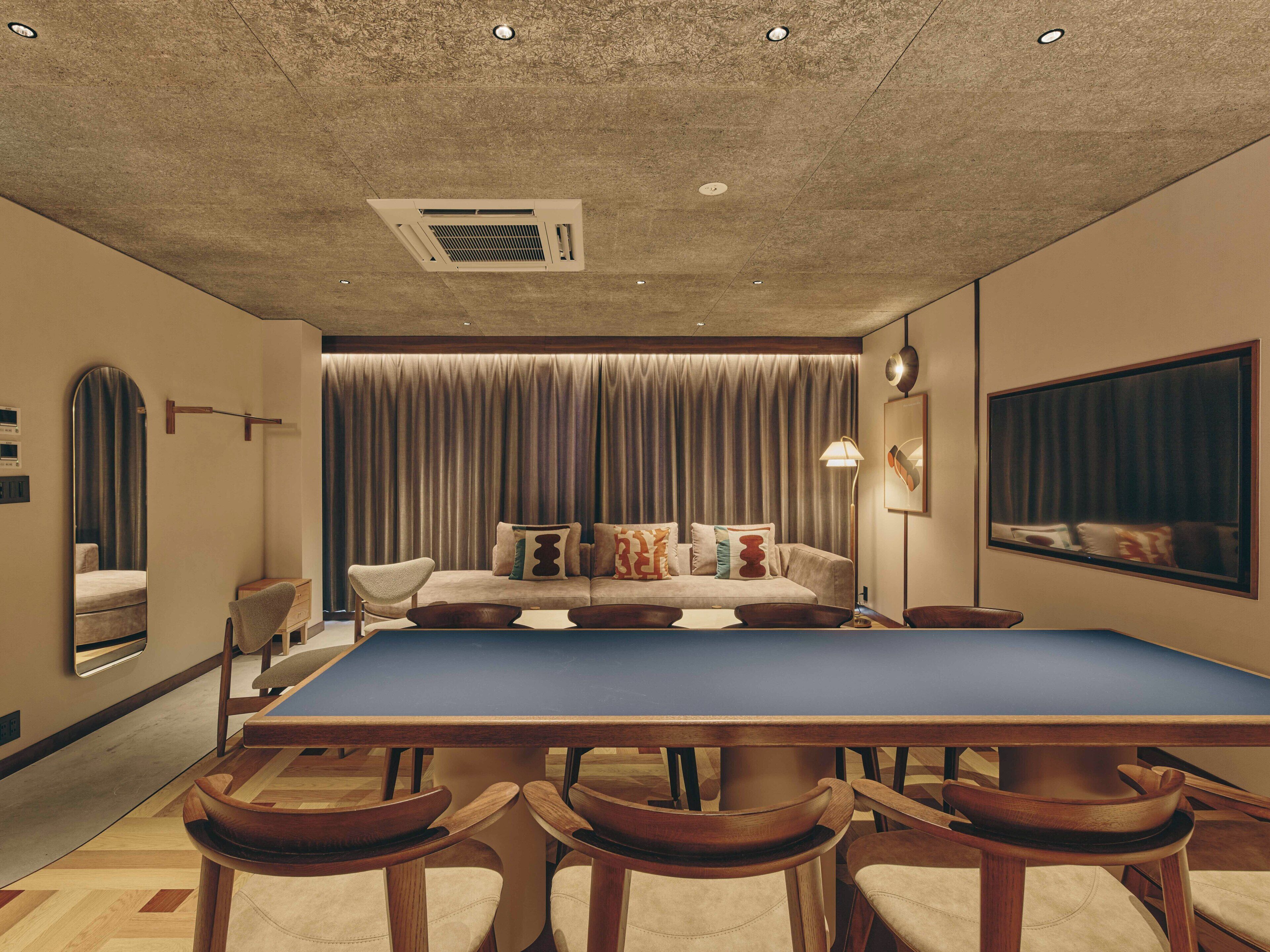 ستائر تعتيم ومكواة/لوح كي وواي فاي مجانًا وملاءات أسرّة