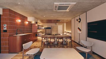 Deluxe Suite, Corner | Blackout drapes, iron/ironing board, free WiFi, bed sheets