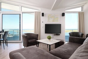 Fernseher, Kamin, DVD-Player, Stereoanlage