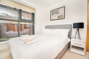 2 bedrooms, desk, iron/ironing board, WiFi - Spacious 2BR in Nottingham City Centre - Sleeps 4 (Nottingham)