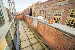 Terrace/patio - Charming 2-Bedroom Apartment in the Heart of Nottingham (Nottingham)