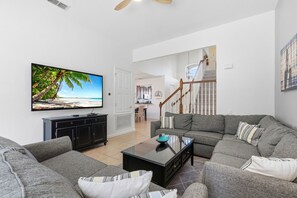 TV - Disney Escape – 5-Bed Villa with Pool (Kissimmee)
