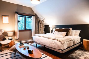 5 bedrooms, iron/ironing board, WiFi, bed sheets