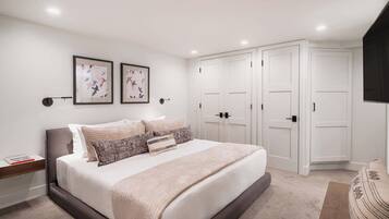 Desk, iron/ironing board, travel crib, WiFi