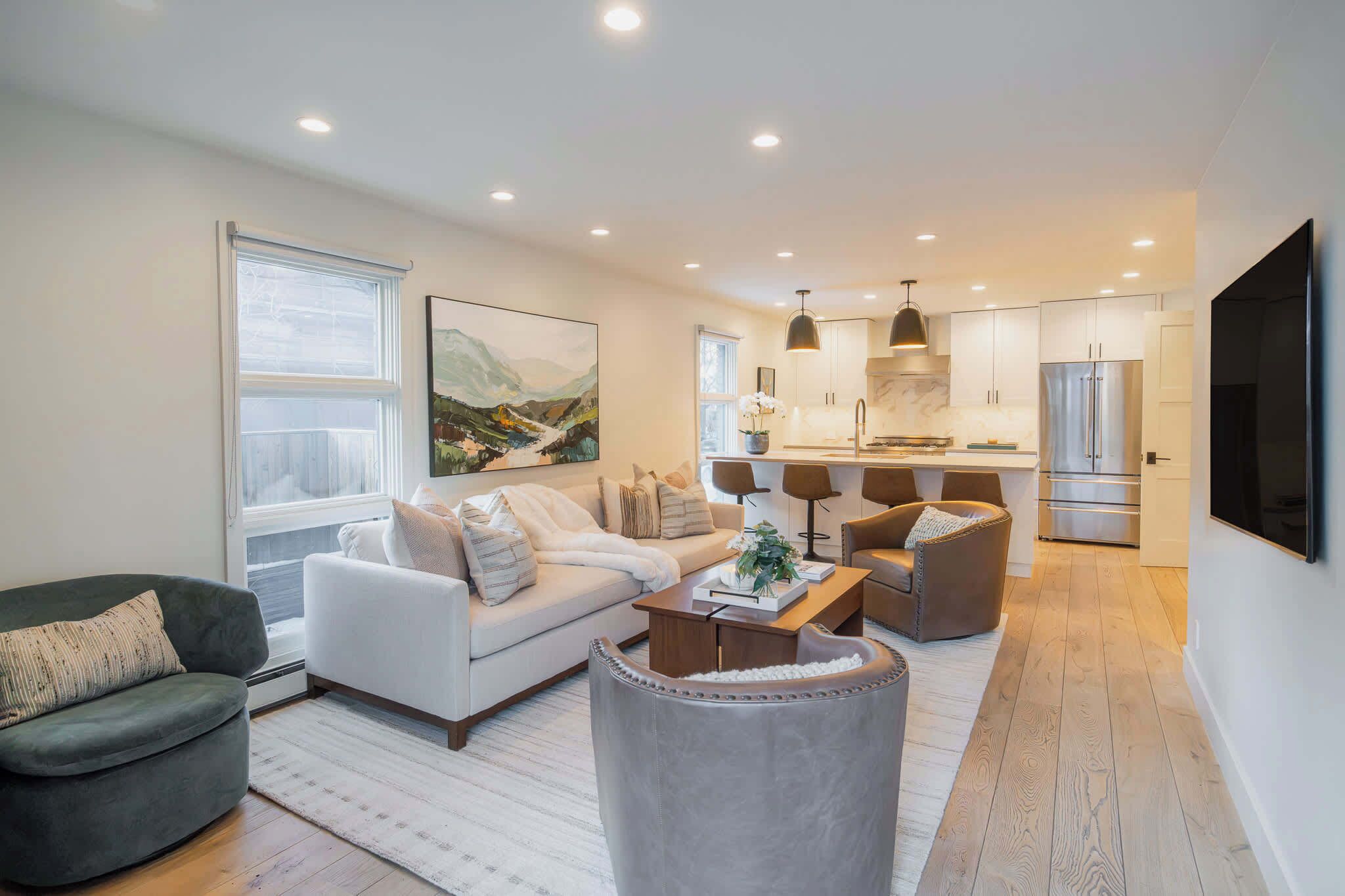 テレビ、暖炉、ステレオ、書斎 / ワークスペース