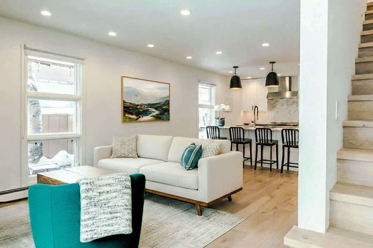 テレビ、暖炉、ステレオ、書斎 / ワークスペース