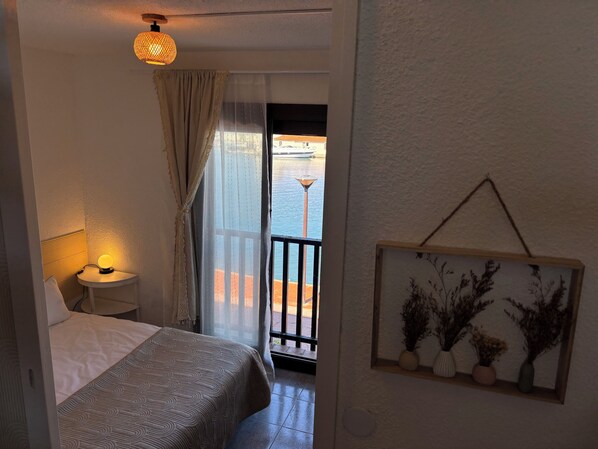 1 bedroom, iron/ironing board, internet, bed sheets