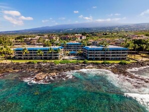 Exterior - Ocean Front Deluxe Top Floor AC Concierge Included - Vrkcv (Kailua-Kona)