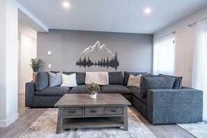 TV connectée, cheminée, espaces bureaux