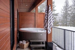 Tina de hidromasaje al aire libre