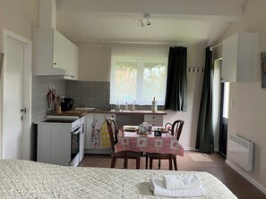 1 bedroom, internet, bed sheets