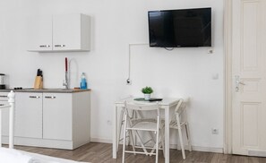 Basic Apartment | Private kitchenette - Cozy 1BR Haven Perfect for Long Stay (Vienna)