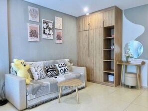 ดีลักซ์สตูดิโอ, เตียงควีนไซส์ 1 เตียง, ระเบียง, วิวสวน | บริการอาหารในห้องพัก