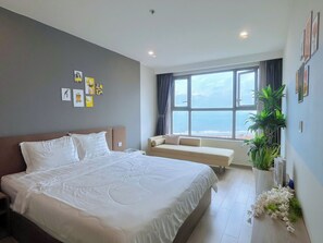 Apartamento Deluxe, balcón, vistas al mar | Decoración individual, escritorio, espacio para trabajar con un portátil