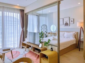Appartement Deluxe, 2 chambres, balcon, vue sur la cour intérieure | Repas dans la chambre