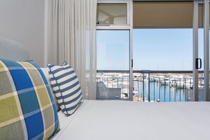 Bureau, fer et planche à repasser, lit parapluie, Wi-Fi gratuit