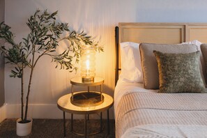 Schreibtisch, Bügeleisen/Bügelbrett, Reisekinderbett, kostenloses WLAN