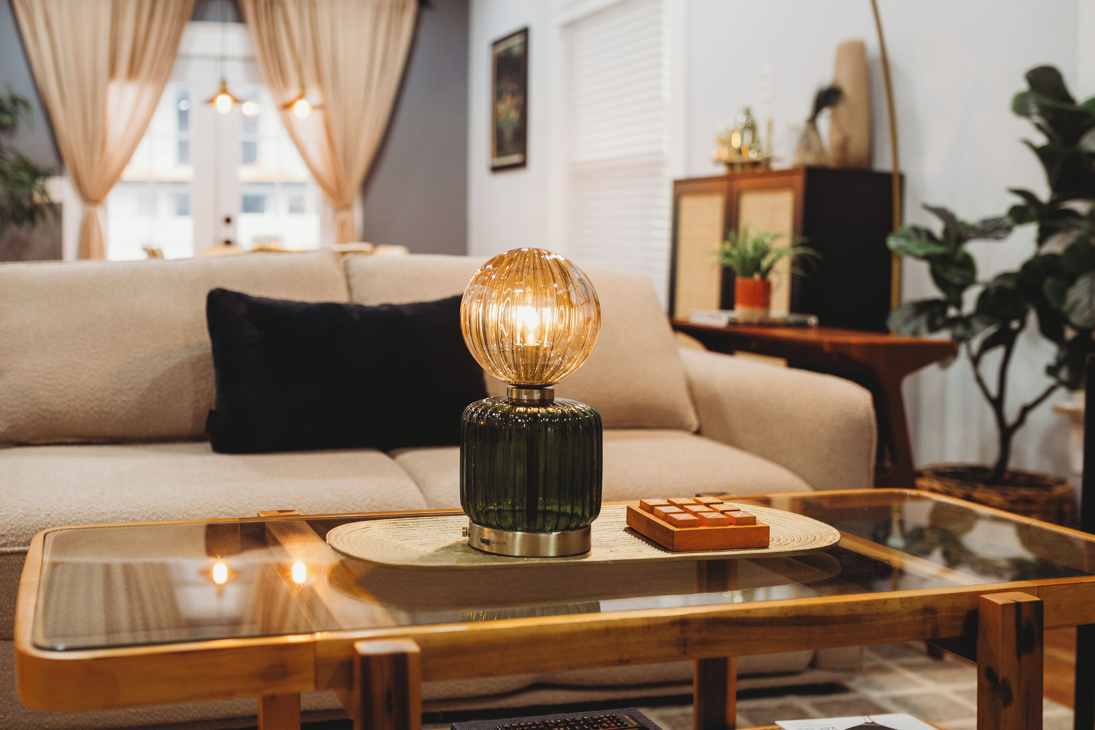 Een smart-tv en een open haard