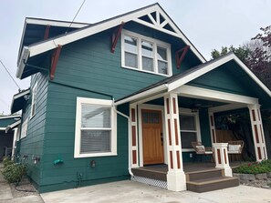 Exterior - Step into modern comfort inside this beautifully renovated 2 bedroom / 1.5 bath home. Enjoy a spacious chef’s kitchen, cozy living room with fireplace, and spa-style bathroom with jetted tub. Close to downtown Medford and room for the whole family. (Medford)