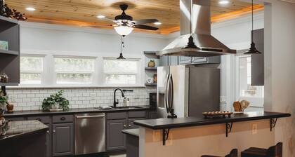 Step into modern comfort inside this beautifully renovated 2 bedroom / 1.5 bath home. Enjoy a spacious chef’s kitchen, cozy living room with fireplace, and spa-style bathroom with jetted tub. Close to downtown Medford and room for the whole family.