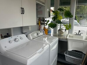 Interior - Step into modern comfort inside this beautifully renovated 2 bedroom / 1.5 bath home. Enjoy a spacious chef’s kitchen, cozy living room with fireplace, and spa-style bathroom with jetted tub. Close to downtown Medford and room for the whole family. (Medford)