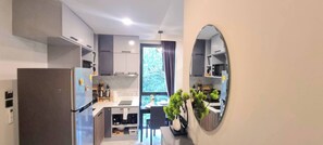 冷蔵庫、電子レンジ、コンロ、食器洗い機