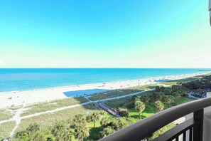 On the beach - Villa Zafiro by Casanita - Oceanfront Suite (Myrtle Beach)