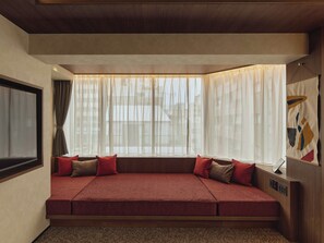 Deluxe Studio Suite | Meja, ruang kerja komputer riba, seterika/papan seterika, Wi-fi percuma 