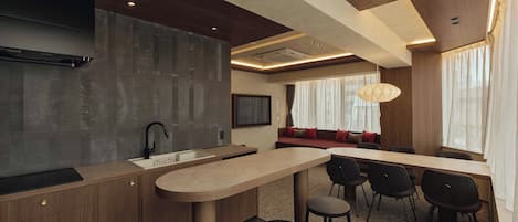 华丽开间套房 | 办公桌、笔记本电脑工作区、熨斗/熨衣板、免费 WiFi