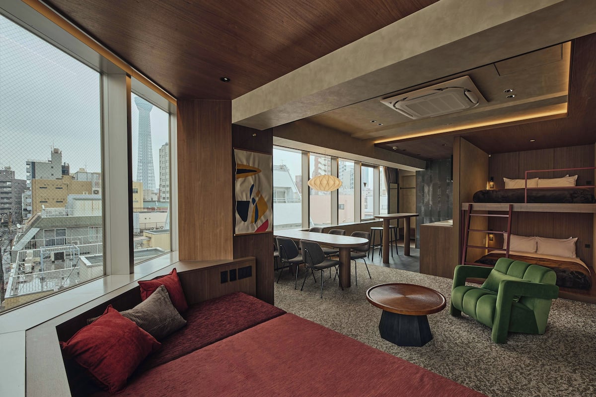 Deluxe studio suite | Een bureau, een laptopwerkplek, een strijkplank/strijkijzer, gratis wifi