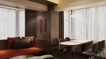 Deluxe Studio Suite | Desk, laptop workspace, iron/ironing board, free WiFi