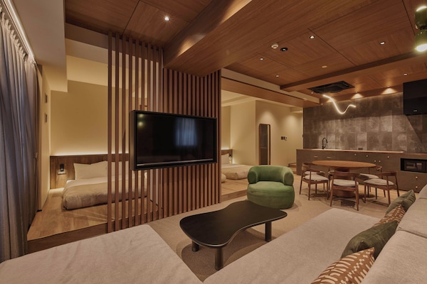 Deluxe Suite | Living area