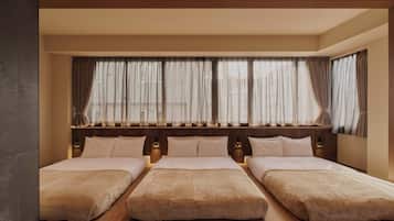 Superior Suite | Desk, laptop workspace, blackout drapes, iron/ironing board