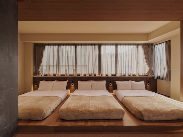 Superior Suite | Desk, laptop workspace, blackout drapes, iron/ironing board