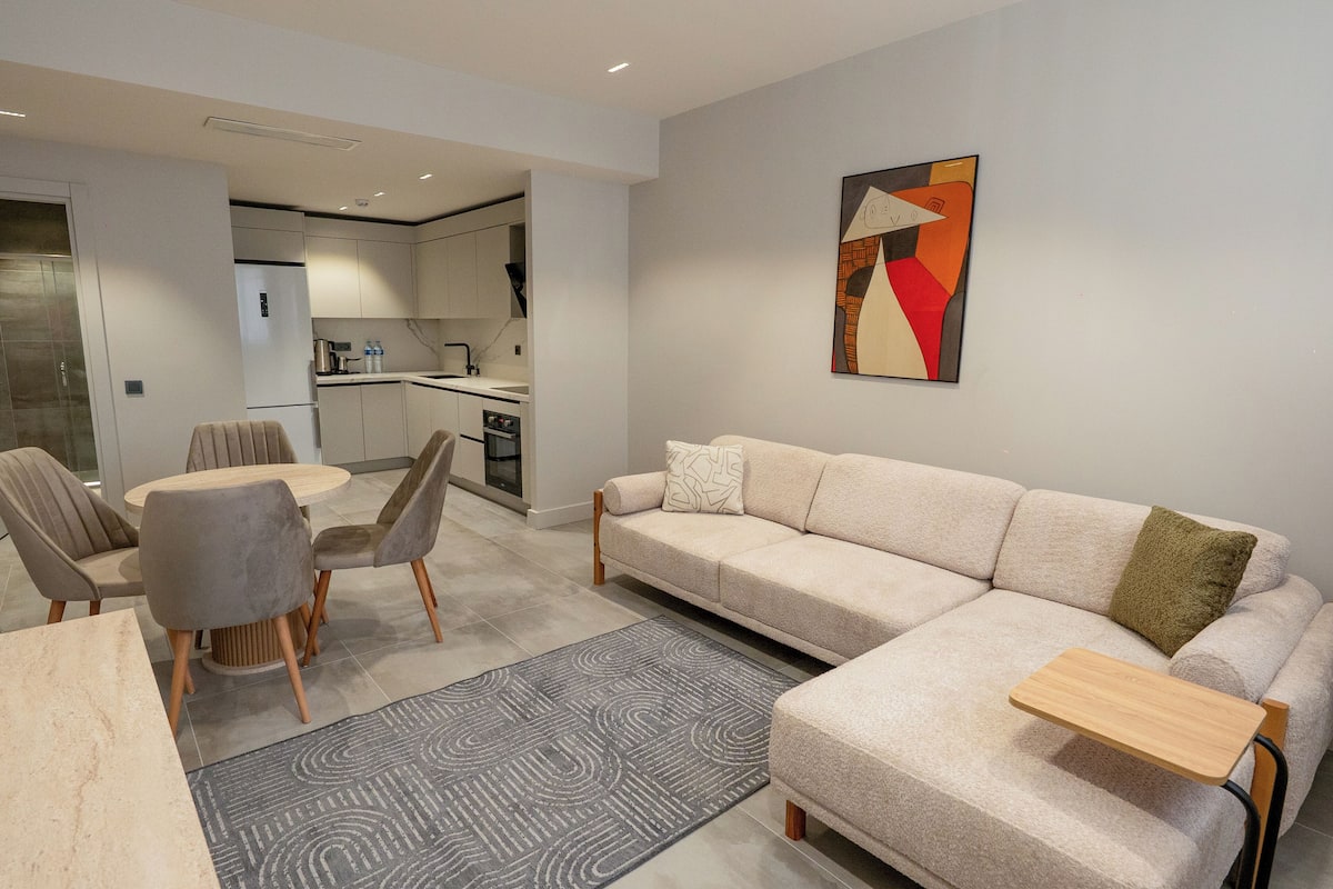 Standard Suite, Non Smoking | Living area