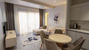 Executive Suite, Non Smoking | Living area