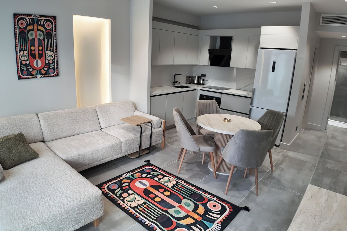 Executive Suite, City View | Laptop workspace, blackout curtains, iron/ironing board, free WiFi