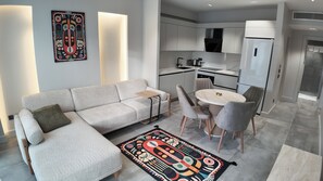 جناح تنفيذي - منظر للمدينة | مساحة عمل للكمبيوتر المحمول وستائر تعتيم ومكواة/لوح كي وواي فاي مجانًا